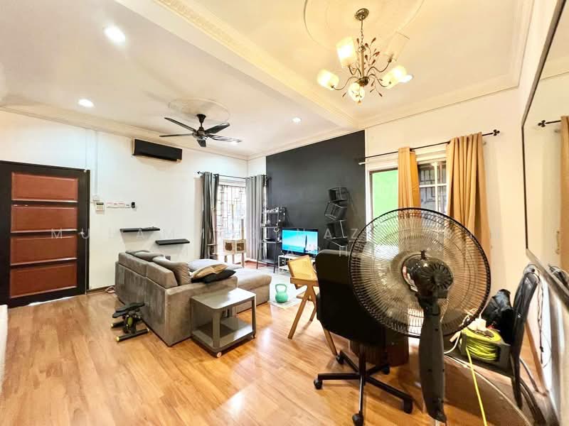 Rumah Kluster untuk Dijual di Bandar Bukit Mahkota (Bangi) - Muhammed Nazri bin Mustapha - Living Room - PropertyGuru.com.my