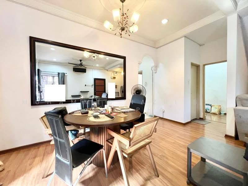 Rumah Kluster untuk Dijual di Bandar Bukit Mahkota (Bangi) - Muhammed Nazri bin Mustapha - Dining Room - PropertyGuru.com.my