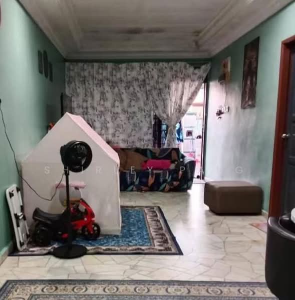 Rumah Teres 1 Tingkat untuk Dijual di Taman Universiti (Skudai) - Shirley Pang - Living Room - PropertyGuru.com.my