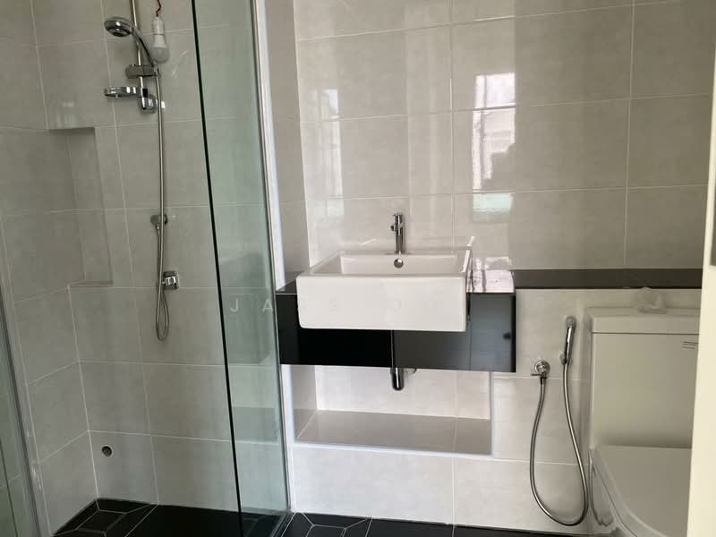 Rumah Teres untuk Dijual di Bandar Cassia (Batu Kawan) - Jass Ooi - Bathroom - PropertyGuru.com.my