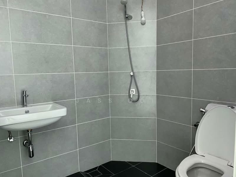 Rumah Teres untuk Dijual di Bandar Cassia (Batu Kawan) - Jass Ooi - Bathroom - PropertyGuru.com.my