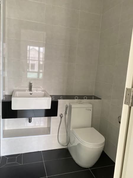 Rumah Teres untuk Dijual di Bandar Cassia (Batu Kawan) - Jass Ooi - Bathroom - PropertyGuru.com.my