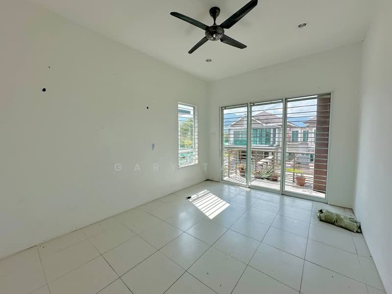 Semi-Detached House for Sale in Gerbang Meru Indah (Ipoh) - Gary Tang - Living Room - PropertyGuru.com.my