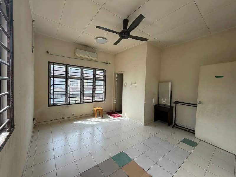Rumah Teres 2 Tingkat untuk Dijual di Taman Kempas Indah (Tebrau) - Jeffrey Lim - Living Room - PropertyGuru.com.my