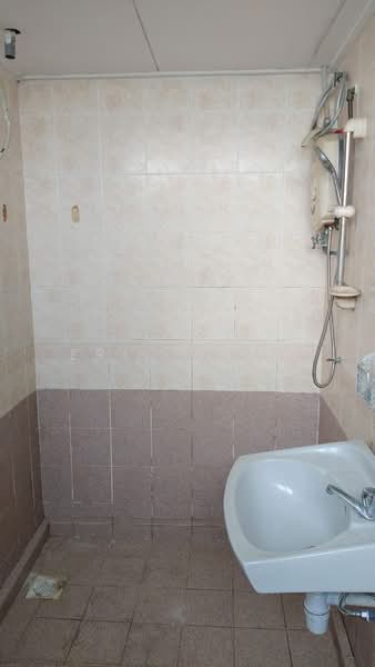 Kondominium untuk Dijual di Desa Golf Condominium - Eric Kang - Bathroom - PropertyGuru.com.my
