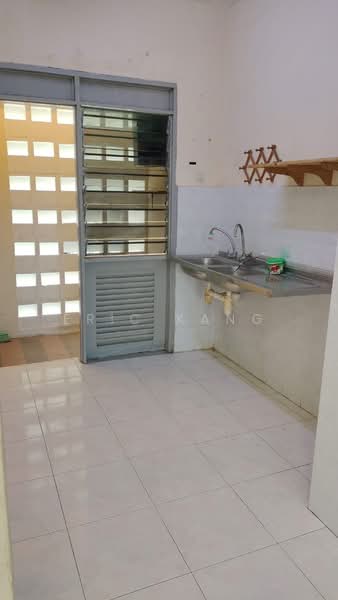 Kondominium untuk Dijual di Desa Golf Condominium - Eric Kang - Kitchen - PropertyGuru.com.my