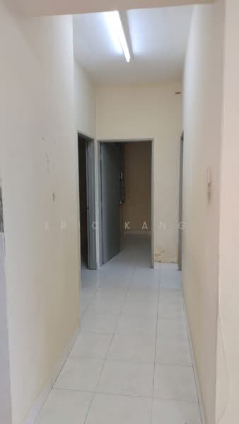 Kondominium untuk Dijual di Desa Golf Condominium - Eric Kang - Corridor - PropertyGuru.com.my