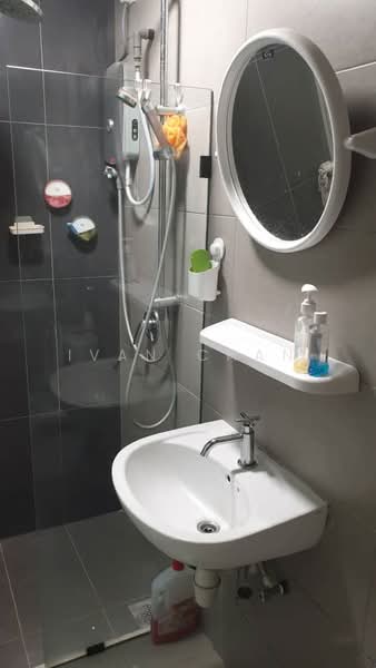 Servis Apartment untuk Dijual di Avenue D'Vogue - Ivan Chan - Bathroom - PropertyGuru.com.my