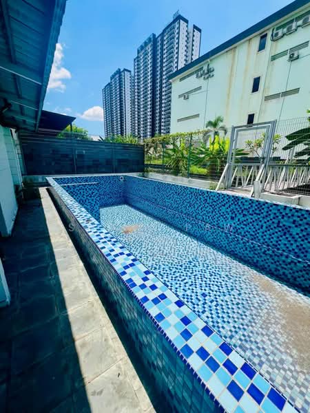 Bungalow for Sale in Taman Meranti Jaya (Puchong) - Shawn Paw - Pool - PropertyGuru.com.my