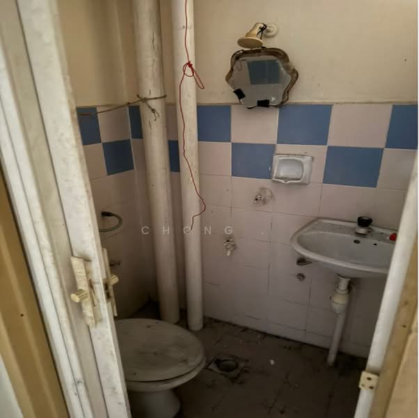 Flat for Sale at Pangsapuri Taman Tasik Sungai Chua - Chong . - Bathroom - PropertyGuru.com.my