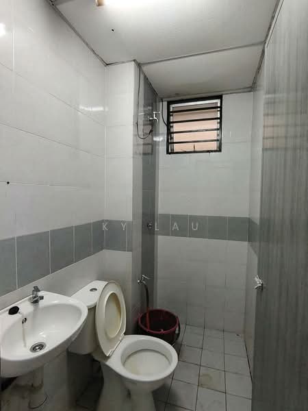 Apartment for Sale at 162 Residency - KY Lau - Bathroom - PropertyGuru.com.my
