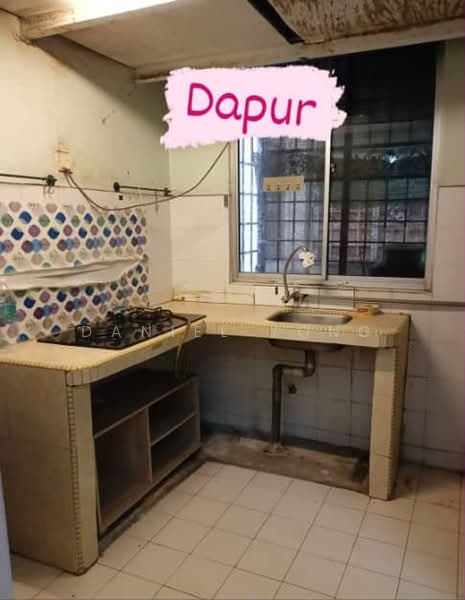 Rumah Flat untuk Dijual di Taman Saujana Puchong - Daniel Yong - Kitchen - PropertyGuru.com.my