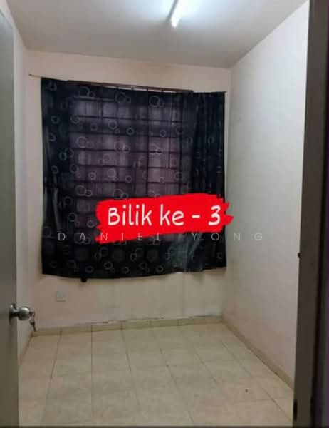 Rumah Flat untuk Dijual di Taman Saujana Puchong - Daniel Yong - Bedroom - PropertyGuru.com.my