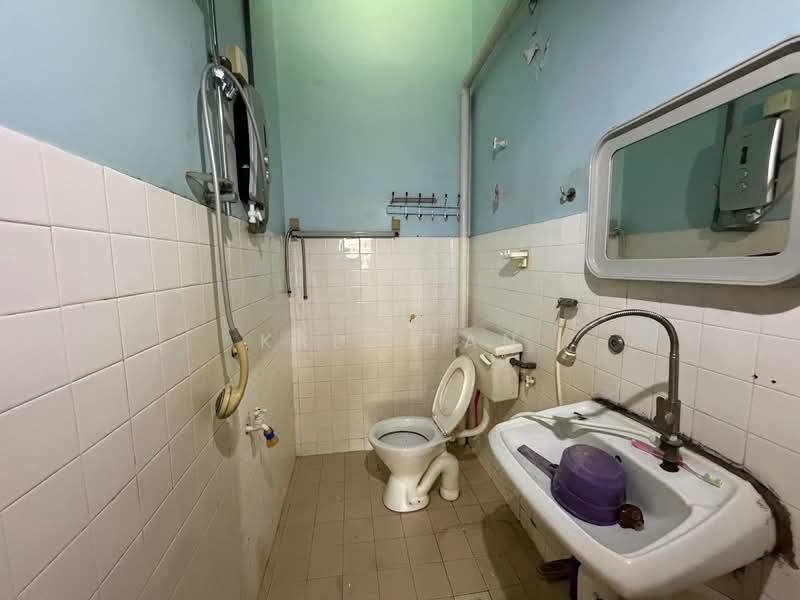 Rumah Teres 2-Tingkat untuk Dijual di Taman Cheras Mas (Cheras) - Kris Tan - Bathroom - PropertyGuru.com.my