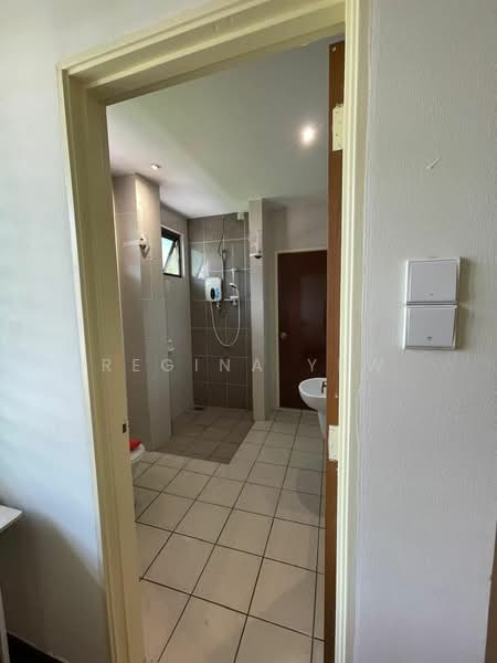 Rumah Teres 2 Tingkat untuk Disewa di Bandar Kinrara Seksyen 1 (Bandar Kinrara) - Regina Yew - Bathroom - PropertyGuru.com.my