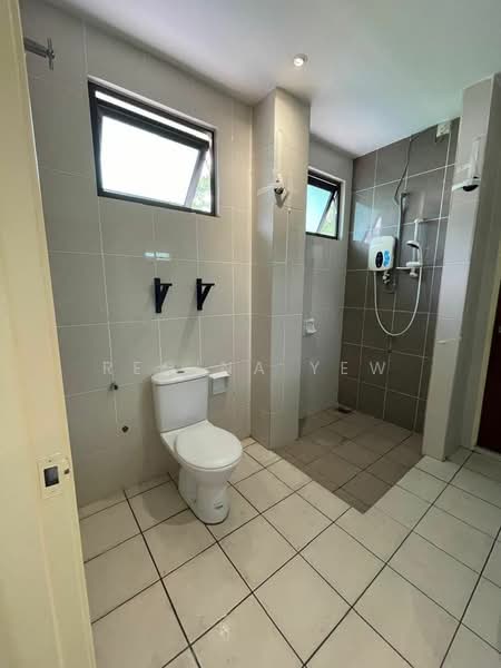 Rumah Teres 2 Tingkat untuk Disewa di Bandar Kinrara Seksyen 1 (Bandar Kinrara) - Regina Yew - Bathroom - PropertyGuru.com.my