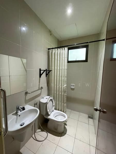 Rumah Teres 2 Tingkat untuk Disewa di Bandar Kinrara Seksyen 1 (Bandar Kinrara) - Regina Yew - Bathroom - PropertyGuru.com.my