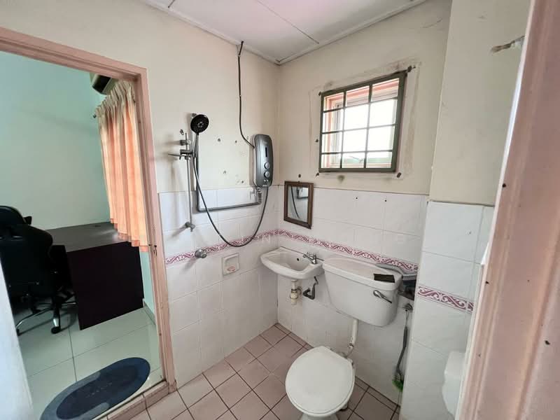 2-storey Terraced House for Sale in Taman Putra Prima (Puchong) - Austin Wong - Bathroom - PropertyGuru.com.my