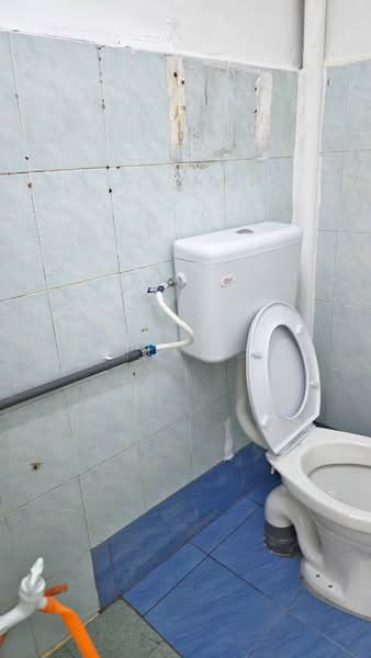 Flat for Sale at Flat Taman Ungku Tun Aminah - Daniel Yong - Bathroom - PropertyGuru.com.my