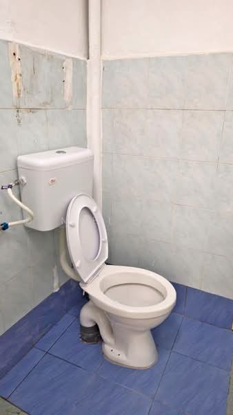 Flat for Sale at Flat Taman Ungku Tun Aminah - Daniel Yong - Bathroom - PropertyGuru.com.my