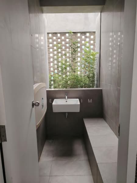 Pejabat Runcit untuk Disewa di Kampung Kerinchi (Bangsar South) (Kuala Lumpur) - Leo Lim - Bathroom - PropertyGuru.com.my