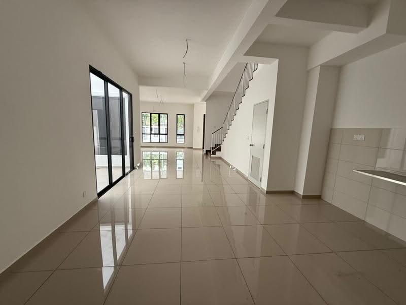 2-storey Terraced House for Sale in Setia Indah (Setia Alam) - Janie Lee - Living Room - PropertyGuru.com.my