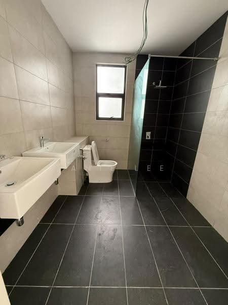 2-storey Terraced House for Sale in Setia Indah (Setia Alam) - Janie Lee - Master Bathroom - PropertyGuru.com.my