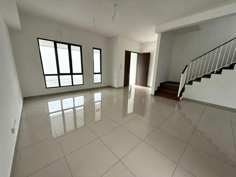 2-storey Terraced House for Sale in Setia Indah (Setia Alam) - Janie Lee - Living Room - PropertyGuru.com.my