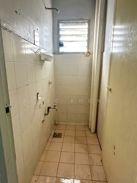Rumah Flat untuk Disewa di Pelangi Indah - Keric Khong - Bathroom - PropertyGuru.com.my