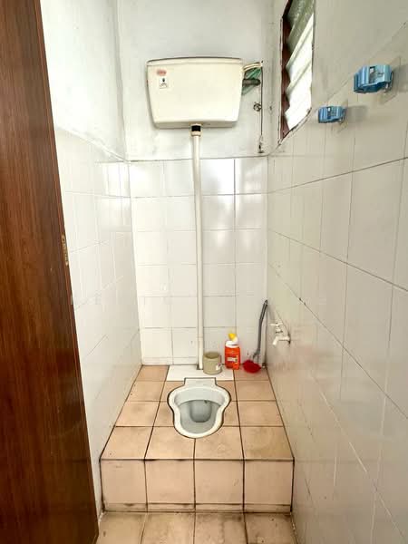 Rumah Flat untuk Disewa di Pelangi Indah - Keric Khong - Bathroom - PropertyGuru.com.my
