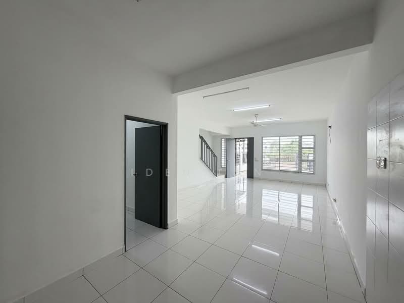 Rumah Teres 2 Tingkat untuk Dijual di Setia Eco Gardens (Gelang Patah) - Iden Tan - Living Room - PropertyGuru.com.my
