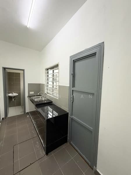 Rumah Teres 2 Tingkat untuk Dijual di Setia Eco Gardens (Gelang Patah) - Iden Tan - Kitchen - PropertyGuru.com.my