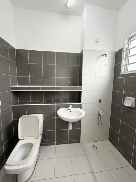Rumah Teres 2 Tingkat untuk Dijual di Setia Eco Gardens (Gelang Patah) - Iden Tan - Bathroom - PropertyGuru.com.my