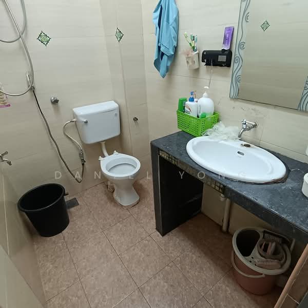 Flat for Sale at Bandar Baru Uda - Daniel Yong - Bathroom - PropertyGuru.com.my