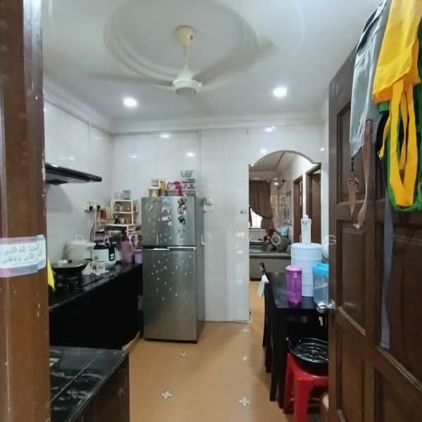 Flat for Sale at Bandar Baru Uda - Daniel Yong - Kitchen - PropertyGuru.com.my