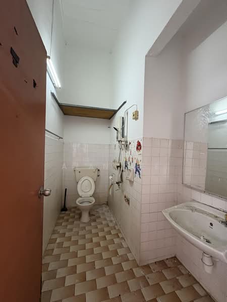 Rumah Teres 2 Tingkat untuk Dijual di Pandan Indah (Ampang) - Alan Lee - Bathroom - PropertyGuru.com.my
