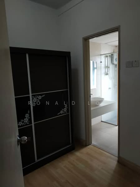 Service Residence for Sale at D'Alamanda - Ronald Loh - Bathroom - PropertyGuru.com.my