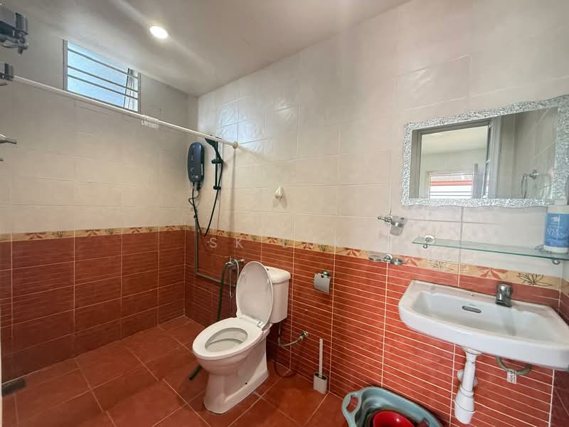 Rumah Teres 2 Tingkat untuk Disewa di Rawang Perdana 2 (Rawang) - SK Luk - Bathroom - PropertyGuru.com.my