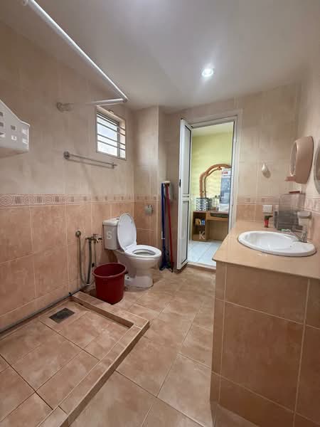 Rumah Teres 2 Tingkat untuk Disewa di Rawang Perdana 2 (Rawang) - SK Luk - Bathroom - PropertyGuru.com.my
