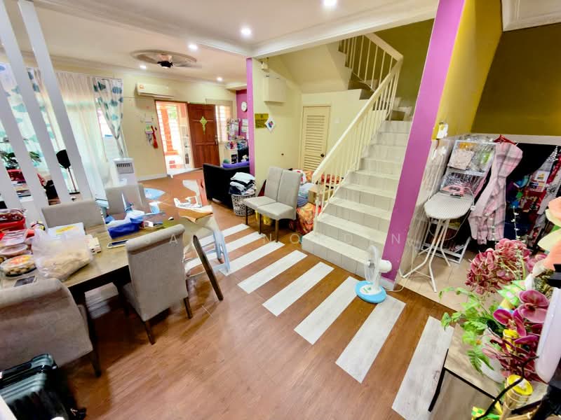 Rumah Teres 2-Tingkat untuk Dijual di Taman Bukit Subang (Shah Alam) - Sa'a Nordin - Living Room - PropertyGuru.com.my