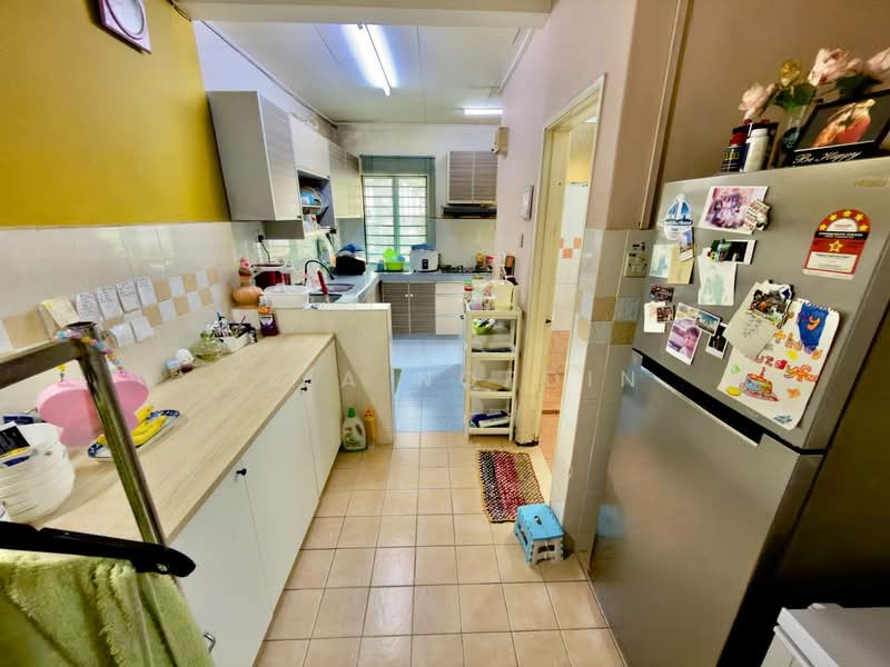 Rumah Teres 2-Tingkat untuk Dijual di Taman Bukit Subang (Shah Alam) - Sa'a Nordin - Kitchen - PropertyGuru.com.my
