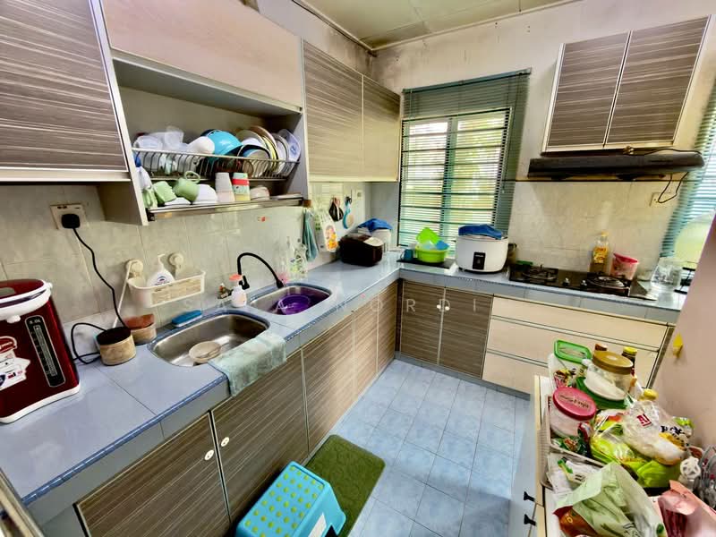 Rumah Teres 2-Tingkat untuk Dijual di Taman Bukit Subang (Shah Alam) - Sa'a Nordin - Kitchen - PropertyGuru.com.my