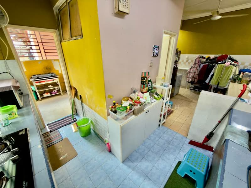 Rumah Teres 2-Tingkat untuk Dijual di Taman Bukit Subang (Shah Alam) - Sa'a Nordin - Kitchen - PropertyGuru.com.my