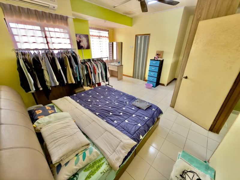 Rumah Teres 2-Tingkat untuk Dijual di Taman Bukit Subang (Shah Alam) - Sa'a Nordin - Bedroom - PropertyGuru.com.my