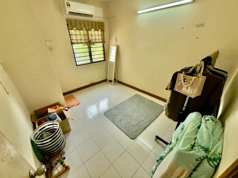 Rumah Teres 2-Tingkat untuk Dijual di Taman Bukit Subang (Shah Alam) - Sa'a Nordin - Bedroom - PropertyGuru.com.my