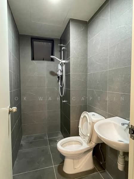 Service Residence for Sale at Majestic Maxim - Kok Wah Captain - Bathroom - PropertyGuru.com.my