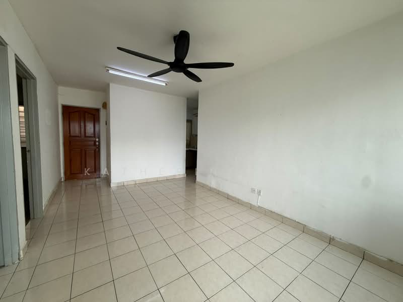 Pangsapuri untuk Disewa di Mutiara Apartment - Katherine Lam - Living Room - PropertyGuru.com.my