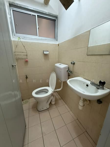 Pangsapuri untuk Disewa di Mutiara Apartment - Katherine Lam - Bathroom - PropertyGuru.com.my
