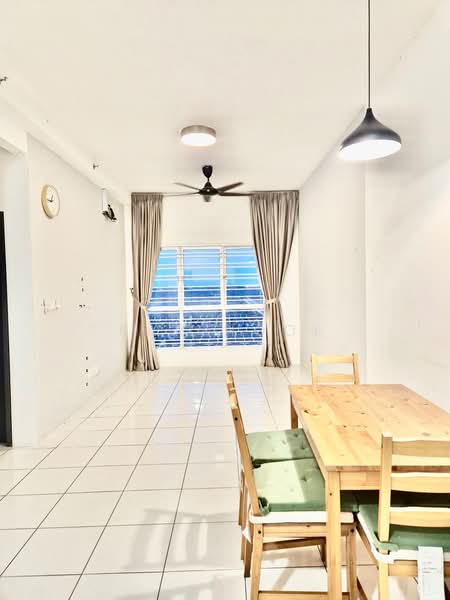 Servis Apartment untuk Disewa di Kita Impian @ Cybersouth - Kar Hooi - Living Room - PropertyGuru.com.my