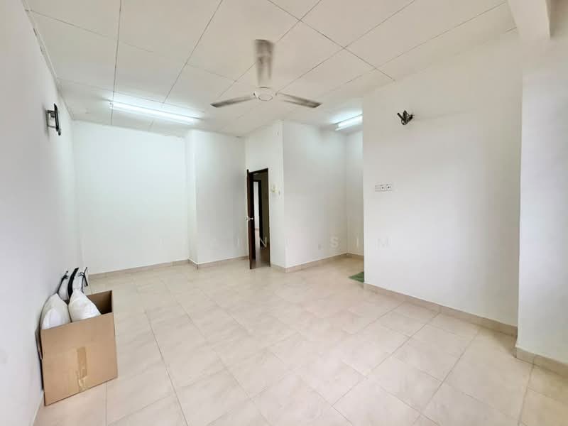 2-storey Terraced House for Sale in Bandar Indahpura (Kulai) - Elaine Sim - Living Room - PropertyGuru.com.my